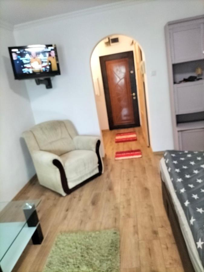 Regy Apartment Орадеа Екстериор снимка